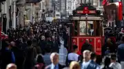 Türkiye'de Genç Nüfus Gelecek Kaygısı Taşıyor: Uzmanlar ve Raporlardan Çarpıcı Tespitler