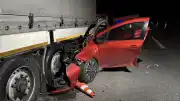 Edirne'de Otoyolda Tıra Çarpan Otomobilin Sürücüsü Hayatını Kaybetti