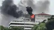 Beyoğlu'nda 5 Katlı Binanın Çatı Katında Yangın Çıktı