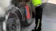 Şanlıurfa'da Alev Alan Yakıt Tankerini Jandarma Söndürdü