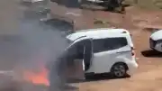 Hatay'da Park Halindeki Hafif Ticari Araç Alev Aldı