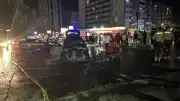 Esenyurt'ta otomobil ile motosikletin çarpışması sonucu yangın çıktı: 2 yaralı