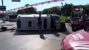 İstanbul'da İhbar Yerine Giden Ambulans Motosikletle Çarpıştı: 4 Yaralı