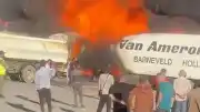 Hatay'da Yük Boşaltan TIR'larda Yangın Söndürüldü
