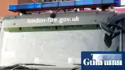 Londra'nın Doğu Bölgesinde Demiryolu Hattında Büyük Yangın: 100'den Fazla İtfaiyeci Müdahale Ediyor