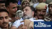 Delhi'de Protestolar Sürüyor: Rahul Gandhi Başbakanın İstifası Çağrısı Sonrası Gözaltına Alındı