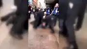 İrlanda'da Gözaltında Yaşamını Yitiren Y.S. İçin Protestolar Sürüyor