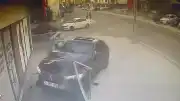 Kocaeli'de Otomobil İş Yerine Girdi: Kaza Anı Kamerada
