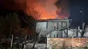 Tosya'da Çıkan Yangında İki Katlı Ev Kül Oldu