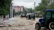 Afyonkarahisar'da Şiddetli Dolu Yağışı Hayatı Felç Etti, Tarım Arazileri Zarar Gördü