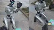 Çin'de İnsansı Robot ile Sokak Performansı: 'Elektrik Parası İçin Bağış' Temalı Gösteri