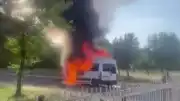 Diyarbakır'da Seyir Halindeki Minibüs Yandı