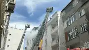 Esenyurt'ta 4 Binanın Çatısında Yangın: İtfaiye Ekipleri Müdahale Ediyor