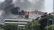 İstanbul Beyoğlu'nda 5 Katlı Binanın Çatısında Yangın Çıktı