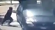İtalya'da Tarım Mafyası 4 Göçmen İşçiyi Minibüste Yakarak Öldürdü