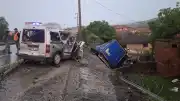 Manisa Kula'da 3 Aracın Karıştığı Trafik Kazası: 2 Ölü, 4 Yaralı