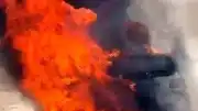 Antalya'nın Serik ilçesinde seyir halindeki otomobil yanarak kullanılamaz hale geldi