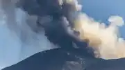 Etna Yanardağı'nda Şiddetli Patlama: Hava Trafiğine Kırmızı Kod Verildi