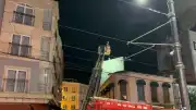 Fatih'te Bir Binanın Çatısındaki Baz İstasyonunda Yangın Çıktı