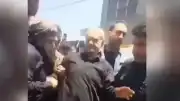 İran Cumhurbaşkanı Pezeşkiyan ve Dışişleri Bakanı Arakçi'ye Cenaze Töreninde Saldırı Düzenlendi