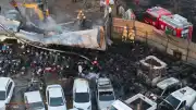 İzmir Bornova'da Yediemin Otoparkında Yangın: 62 Araç Kullanılamaz Hale Geldi