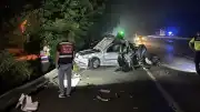 Kocaeli Anadolu Otoyolu'nda tırın otomobile çarpması sonucu 1 çocuk yaşamını yitirdi
