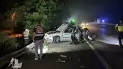 Kocaeli'de tırın arızalı otomobile çarpması sonucu 1 çocuk yaşamını yitirdi, 3 kişi yaralandı