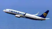 Ryanair Uçuşunda Pencere Kopması: Bir Yolcu Bacaklarından Tutularak Kurtarıldı