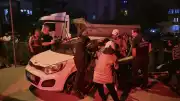 Ümraniye'de Kamyon ile Otomobil Çarpıştı: 1'i Ağır 4 Yaralı