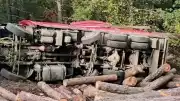 Çanakkale'de Toprak Yol Çöktü: Kamyon Devrildi, 1 Kişi Hayatını Kaybetti, 1 Kişi Yaralandı