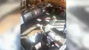 Diyarbakır'da Hayat Kurtaran Müdahale Kamerada: Ciğerci İşletmecisi Nefes Borusuna Salata Kaçan Vatandaşı Kurtardı