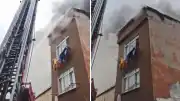 Fatih'te 3 Katlı Binanın Terasında Çıkan Yangın Söndürüldü