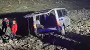 Hakkari'de Jandarmadan Kaçan Göçmen Minibüsü Devrildi: 20 Yaralı