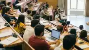 Üniversitelerde Zorunlu 'Evlilik Öncesi Eğitim' Dersi Tartışılıyor