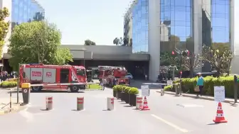 Beşiktaş'ta 20 Katlı Otelde Yangın: Otel Boşaltıldı