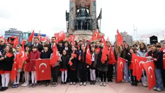 İBB Başkanvekili Nuri Aslan, 23 Nisan'da koltuğunu öğrenci Zeynep Mira Örs'e devretti