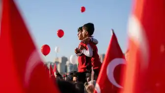 İzmir'de 23 Nisan Ulusal Egemenlik ve Çocuk Bayramı Kutlandı