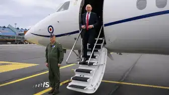 Birleşik Krallık Savunma Bakanı'nı Taşıyan RAF Uçağının Sinyali Rus Sınırına Yakın Sıkıştırıldı