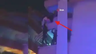 Balkondan Sarkan Şahıs Polis Ekiplerince Kurtarıldı