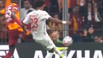Galatasaraylı Osimhen'in Penaltıdan Attığı Gol Tartışma Yarattı