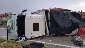 Manisa Kula'da 3 Aracın Karıştığı Trafik Kazası: 2 Ölü, 4 Yaralı