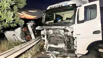 Manisa'da Zincirleme Kaza: 2 TIR Çarpıştı, 2 Kişi Yaralandı