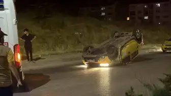 Eskişehir'de Ticari Taksi Devrildi: 2 Yolcu Yaralandı