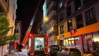 Esenyurt'ta 4 Katlı Binanın Çatısında Yangın: Can Kaybı Yok