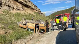 Erzincan'da Hafif Ticari Araç Devrildi: 6 Yaralı