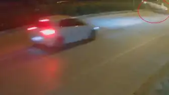 İnegöl'de Kontrolden Çıkan Otomobil Takla Attı: Esnaf Yardımıyla Kurtarıldı