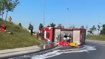 Bağcılar'da İtfaiye Aracı Devrildi, Trafik Durdu