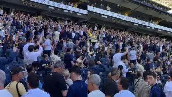 Fenerbahçe Seçimlerinde Oy Kullanan Taraftarlar Stadyumda ''Aziz Yıldırım'' Tezgahları Attı