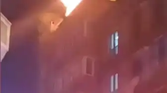 Esenyurt'ta 4 Katlı Binanın Çatısında Yangın Çıktı