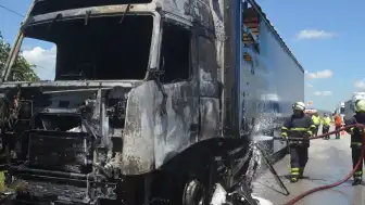 Amasya'da Seyir Halindeki Tır Alev Aldı: Kullanılamaz Hale Geldi